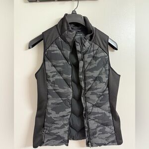 Athleta Black Camo Inlet Puffer Vest